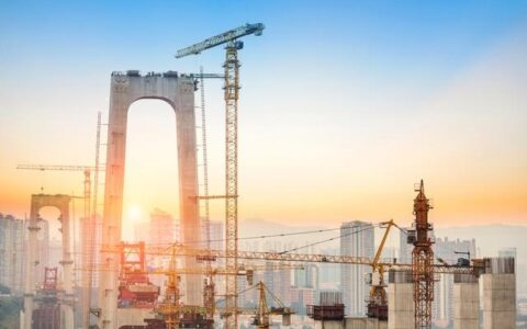 一级建造师年收入有20万吗