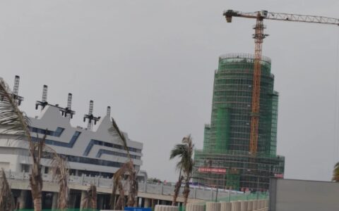 一级建造师求职容易吗？每个月挣多少钱?